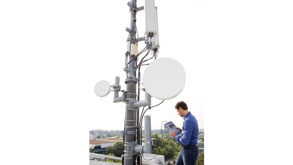 现场应用的必备工具FSH4.jpg 罗德手持式频谱分析仪FSH4